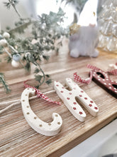 Load image into Gallery viewer, Red And White Traditional Wooden Christmas Garland