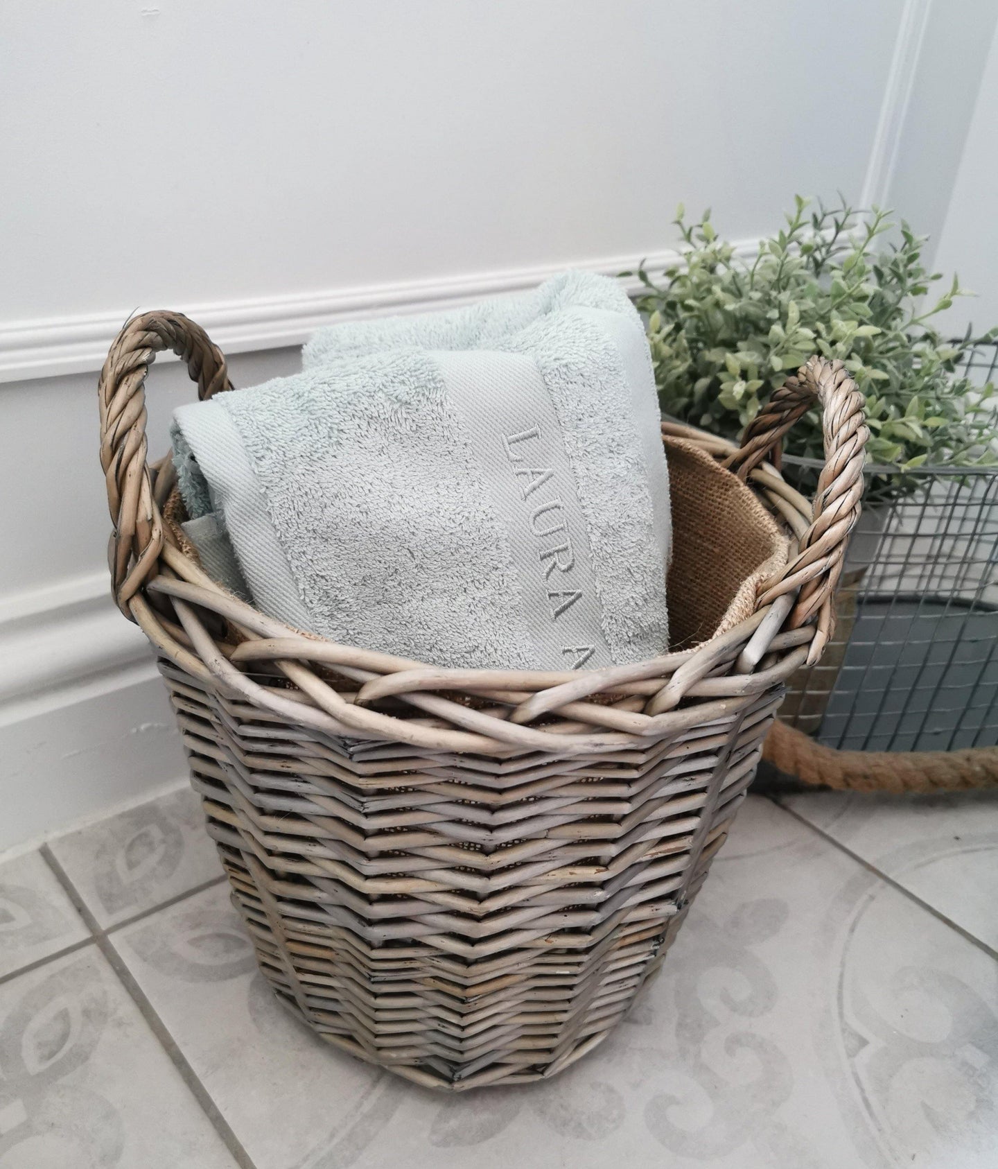 Round Hessian Lined Willow Basket / Planter in Antiqued Wash Finish