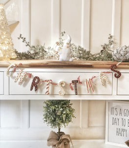 Red And White Traditional Wooden Christmas Garland