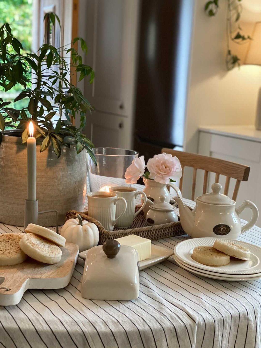 Country Cottage Cream Ceramic Sugar Bowl & Spoon